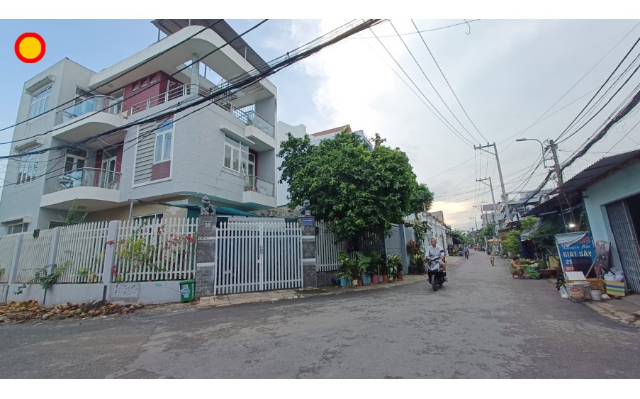 Bán nhà hẽm xe hơi phường Linh Xuân, Thủ Đức, DT: 175m2, ngang 6.7m, giá 7.2 tỷ.